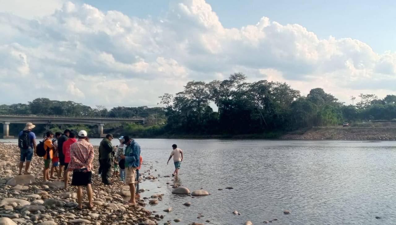 Joven está desparecido tras ser arrastrado por la corriente luego de meterse a nadar en un río