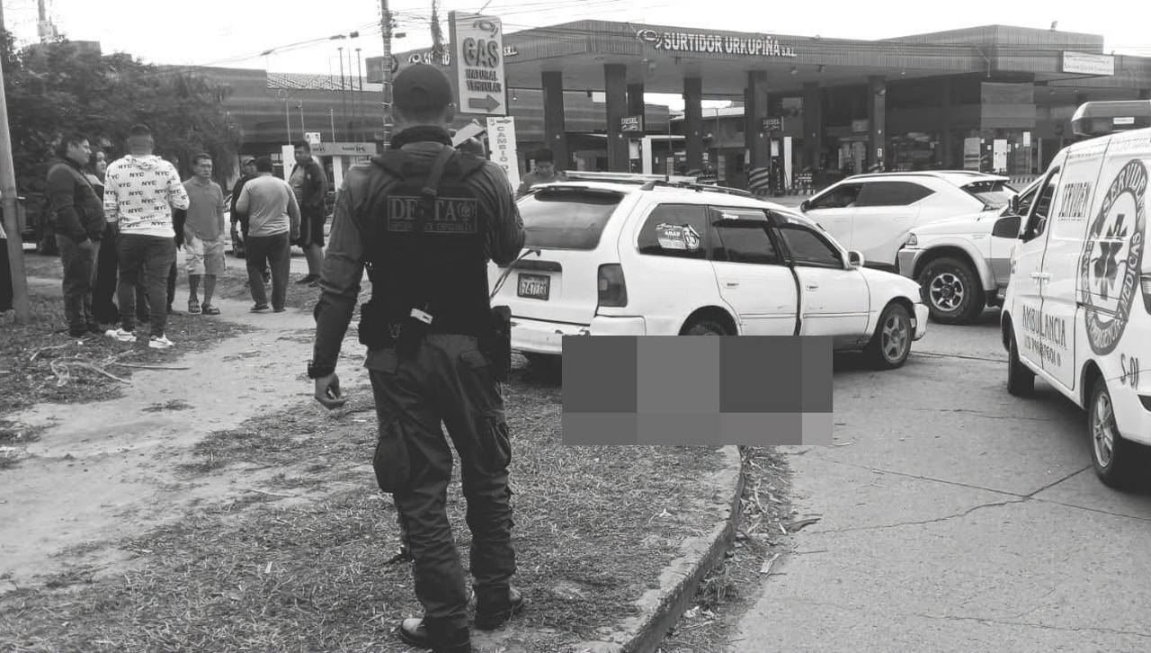 Choque entre dos vehículos deja al menos una fallecida y dos heridos en Santa Cruz