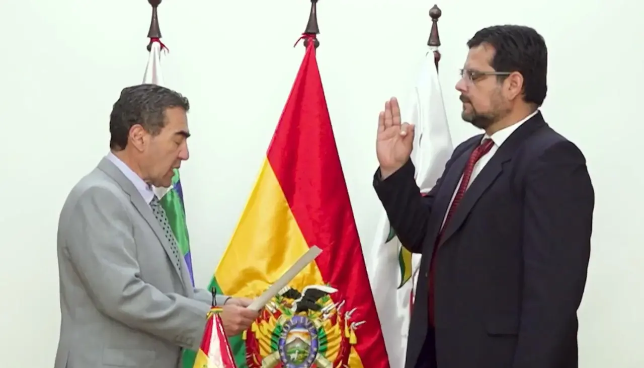 Jorge Akamine jura como nuevo director general del INE