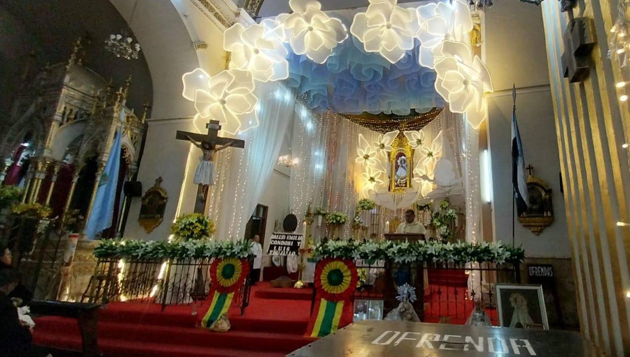Virgen de Urkupiña: Se registra una gran afluencia de feligreses al templo de San Idelfonso