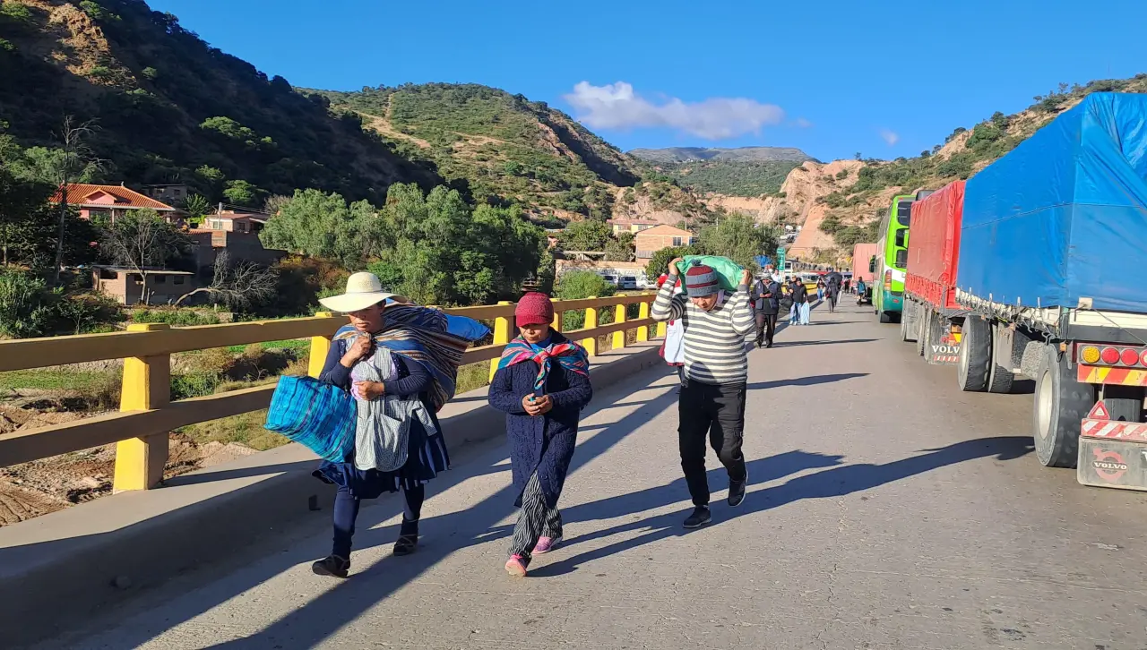 Suben a cinco los puntos de bloqueo en las rutas interdepartamentales de Cochabamba