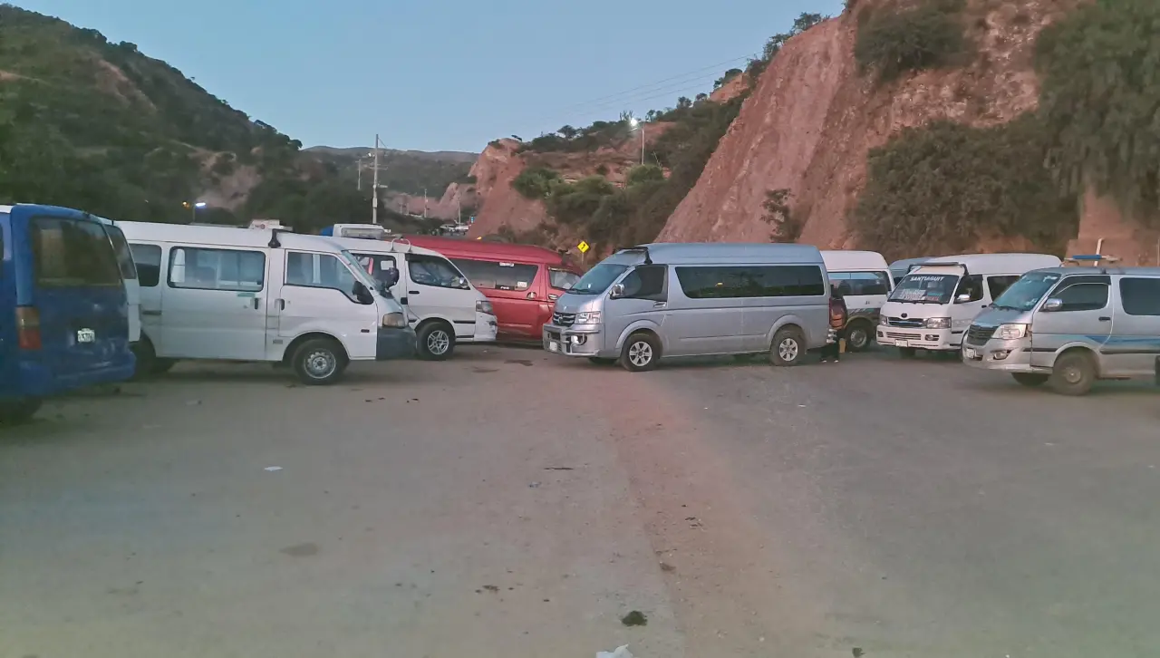 Al menos cuatro bloqueos cortan el paso en las rutas que unen a Cochabamba con el oriente y el occidente del país