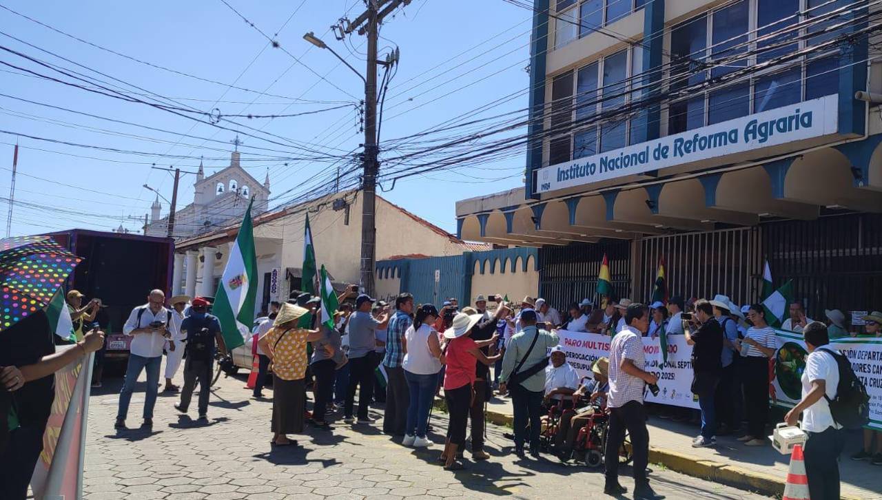 Protesta contra la confiscación llega al INRA y otras entidades del Estado