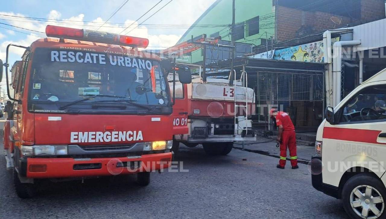 Se registra un incendio en la feria de Barrio Lindo; hay al menos cuatro casetas afectadas, señalan comerciantes
