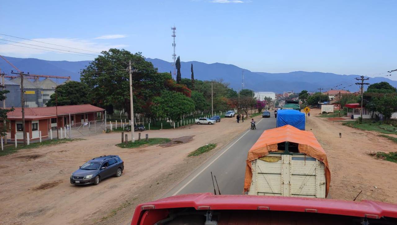 Declaran cuarto intermedio de tres horas en bloqueo en Mairana, municipio donde hubo duros enfrentamientos