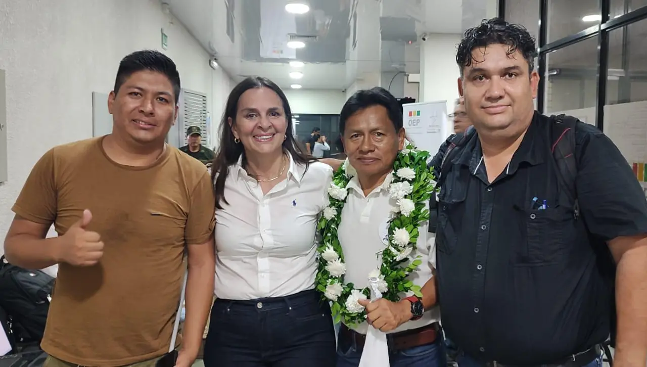 Rosario Schamisseddine registra su candidatura para la Alcaldía cruceña