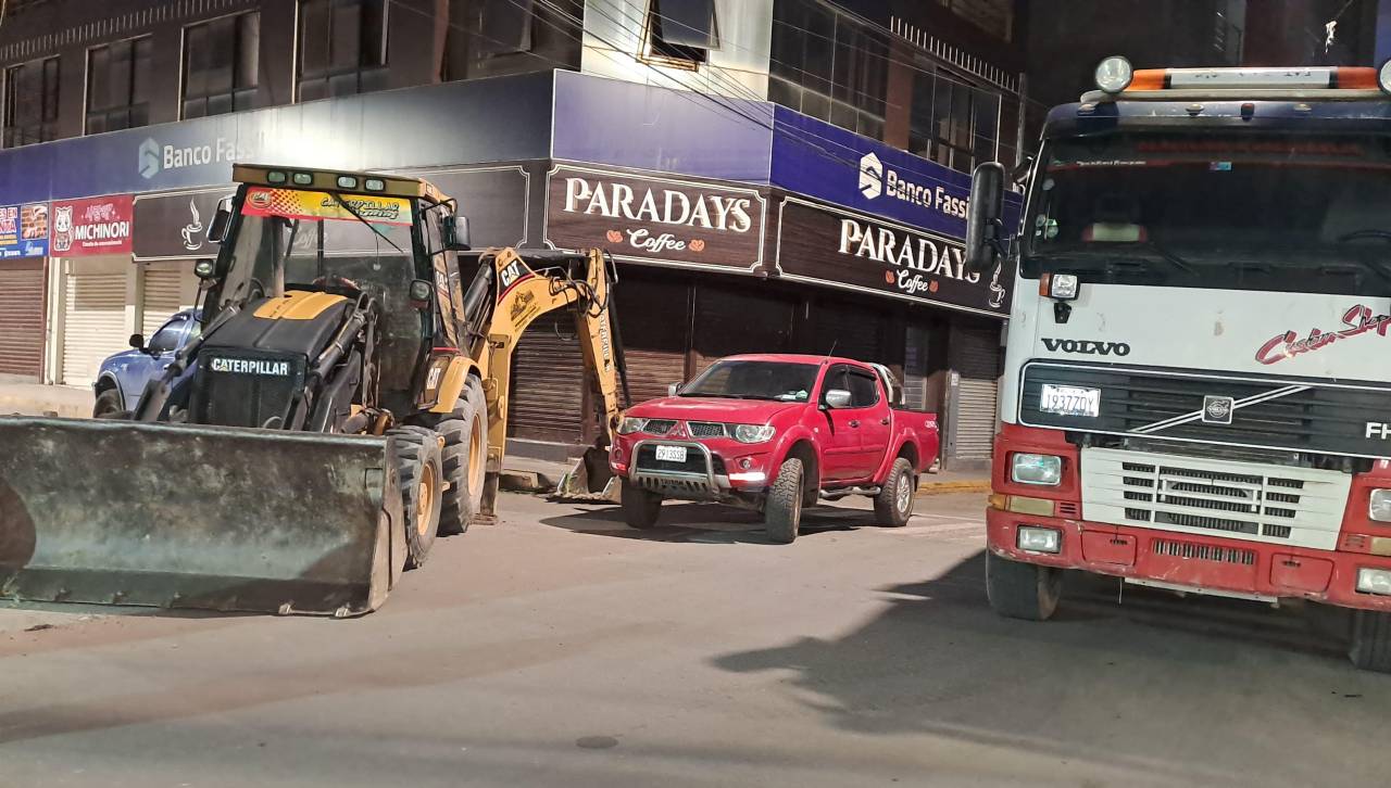 Bloqueo en Sacaba: Empresas constructoras exigen el pago de contratos adeudados desde el 2023