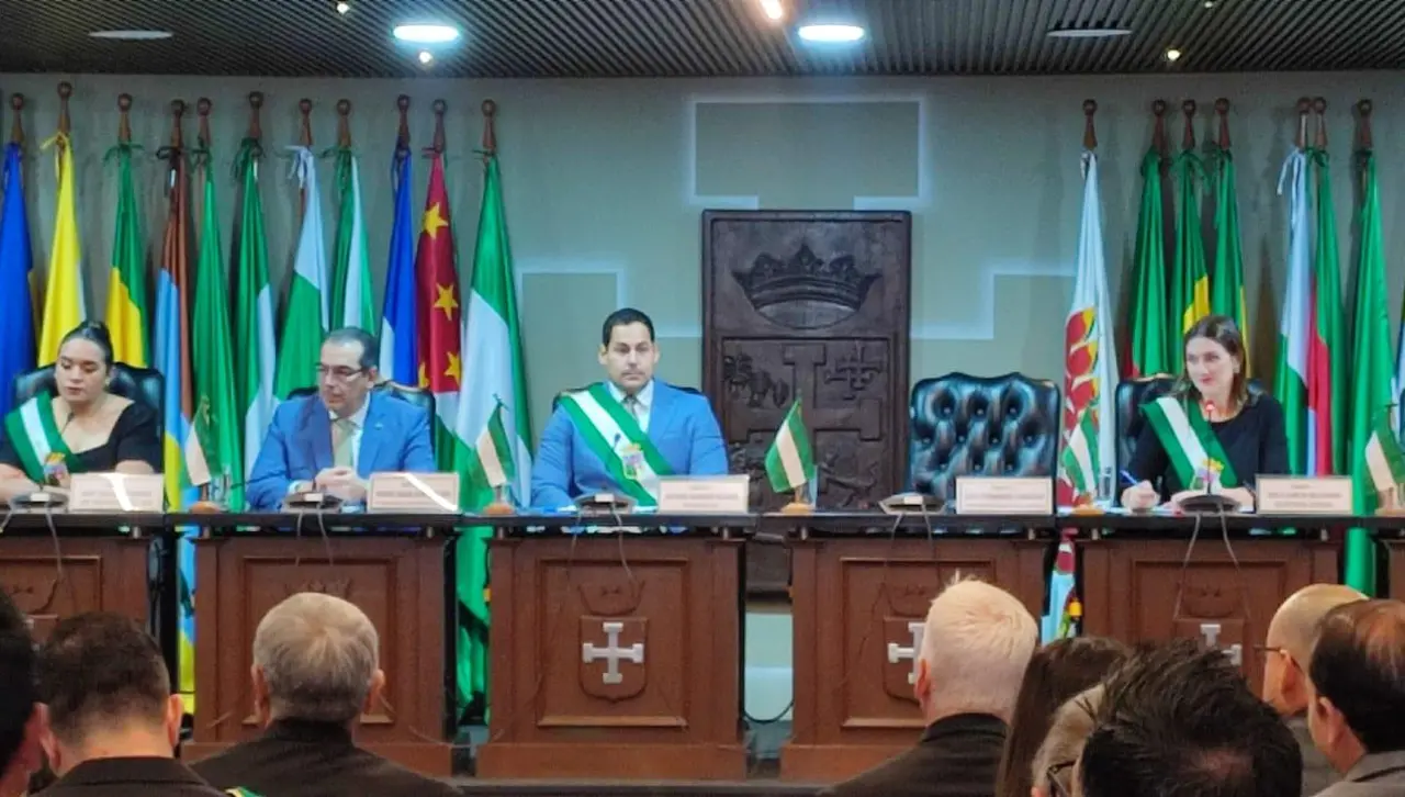 Con Aguilera, pero sin Camacho se realiza la sesión de honor de la Asamblea Departamental de Santa Cruz