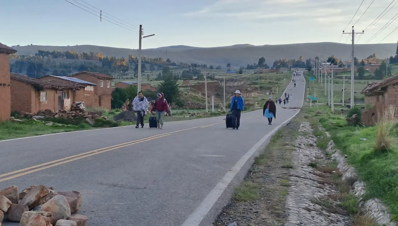 Cochabamba queda aislada del resto del país debido a los bloqueos de carreteras