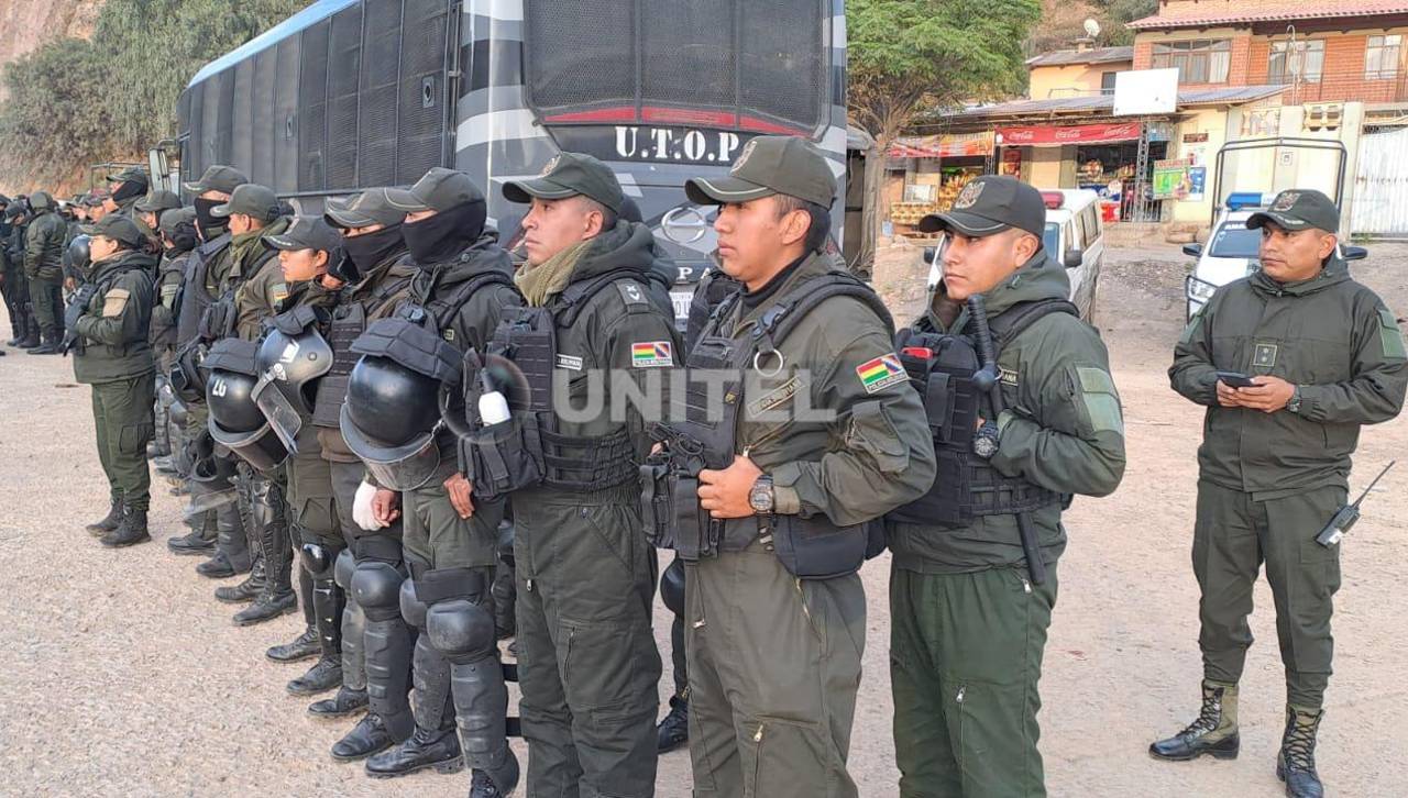 Hay presencia policial en varias zonas de la carretera al occidente ante anuncio de caravana evista
