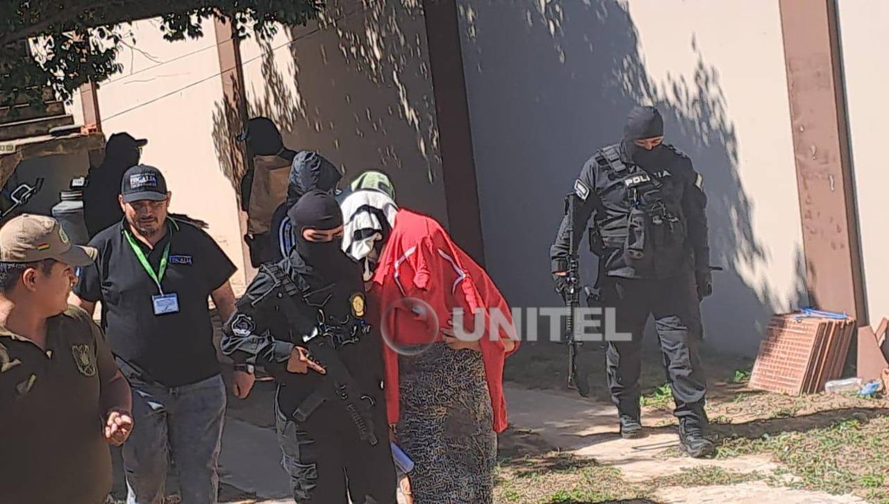 Arrestan a la esposa de un reo en operativo en Santa Cruz por caso de legitimación vinculado a secuestros en Cochabamba