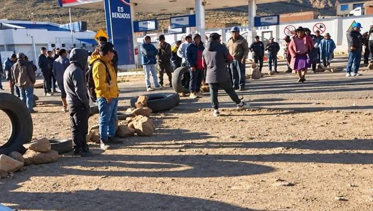Ministro compromete suministro de combustible para Potosí tras el bloqueo en la ruta hacia Sucre