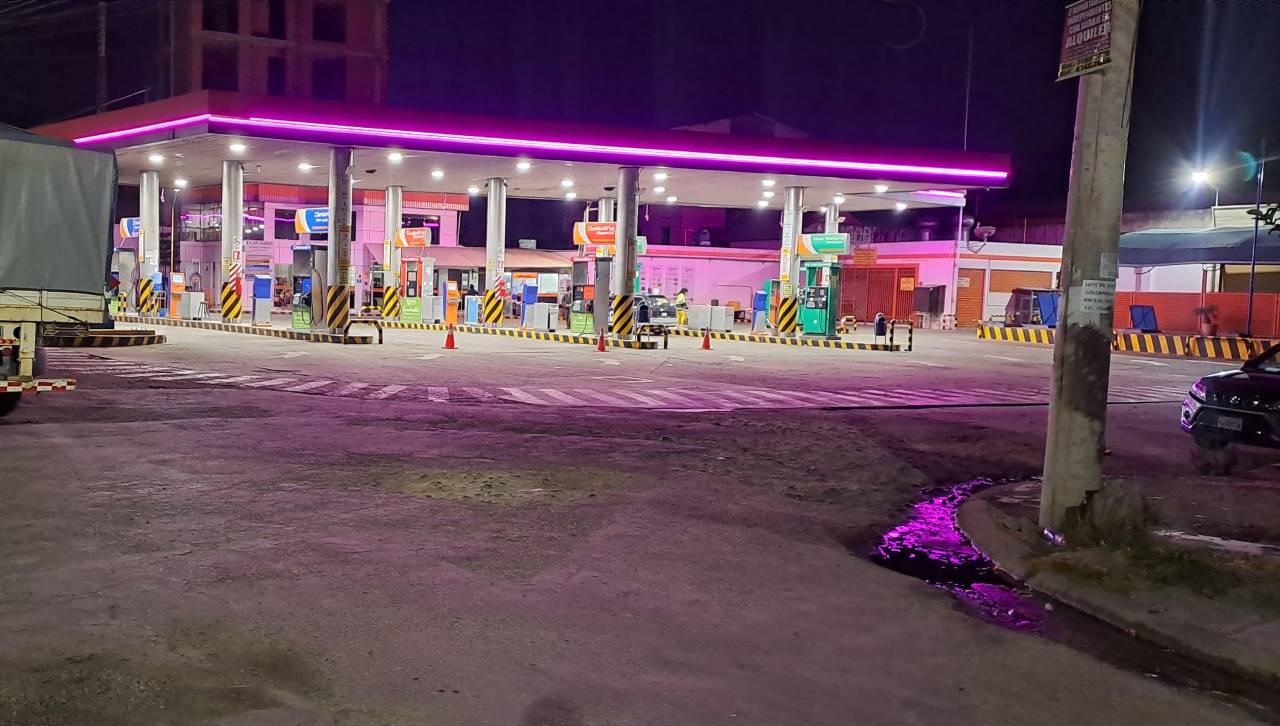 Filas por combustible: transporte de Cochabamba no descarta asumir medidas