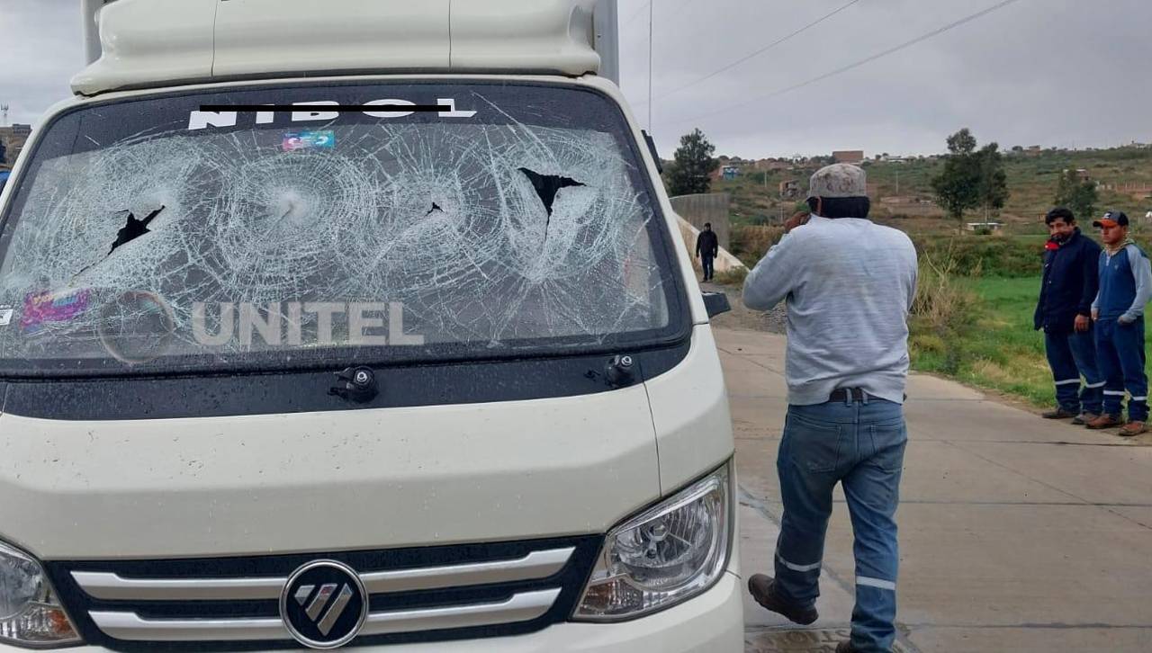 Enfrentamientos por intento de desbloqueo en el botadero de Colcapirhua deja al menos 5 heridos y personas retenidas