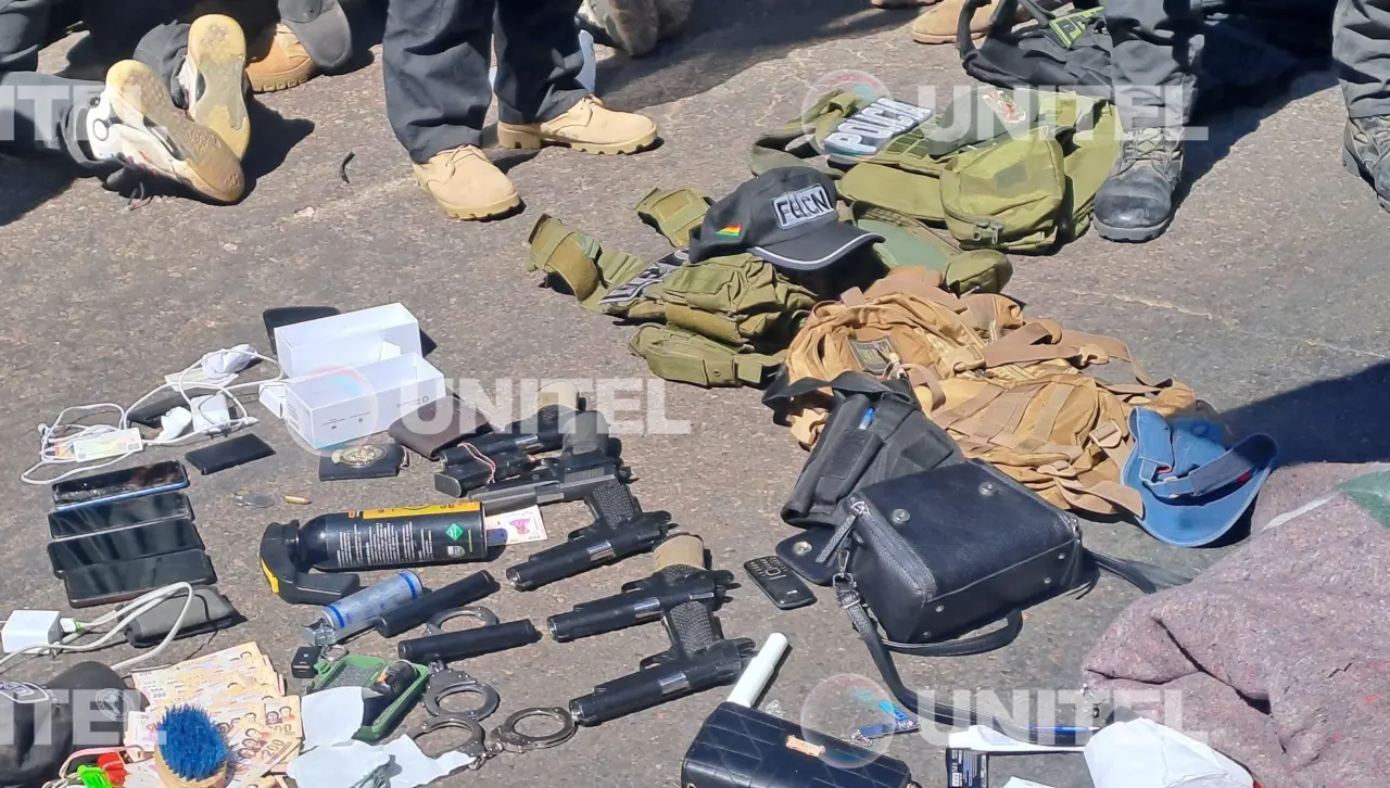 Cochabamba: Aprehenden a siete personas que portaban armas, munición y ropa policial cerca de Parotani