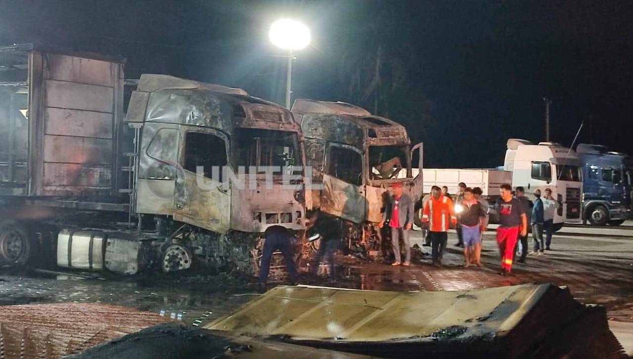 Se queman tres camiones que estaban en un garaje del municipio de Cotoca 