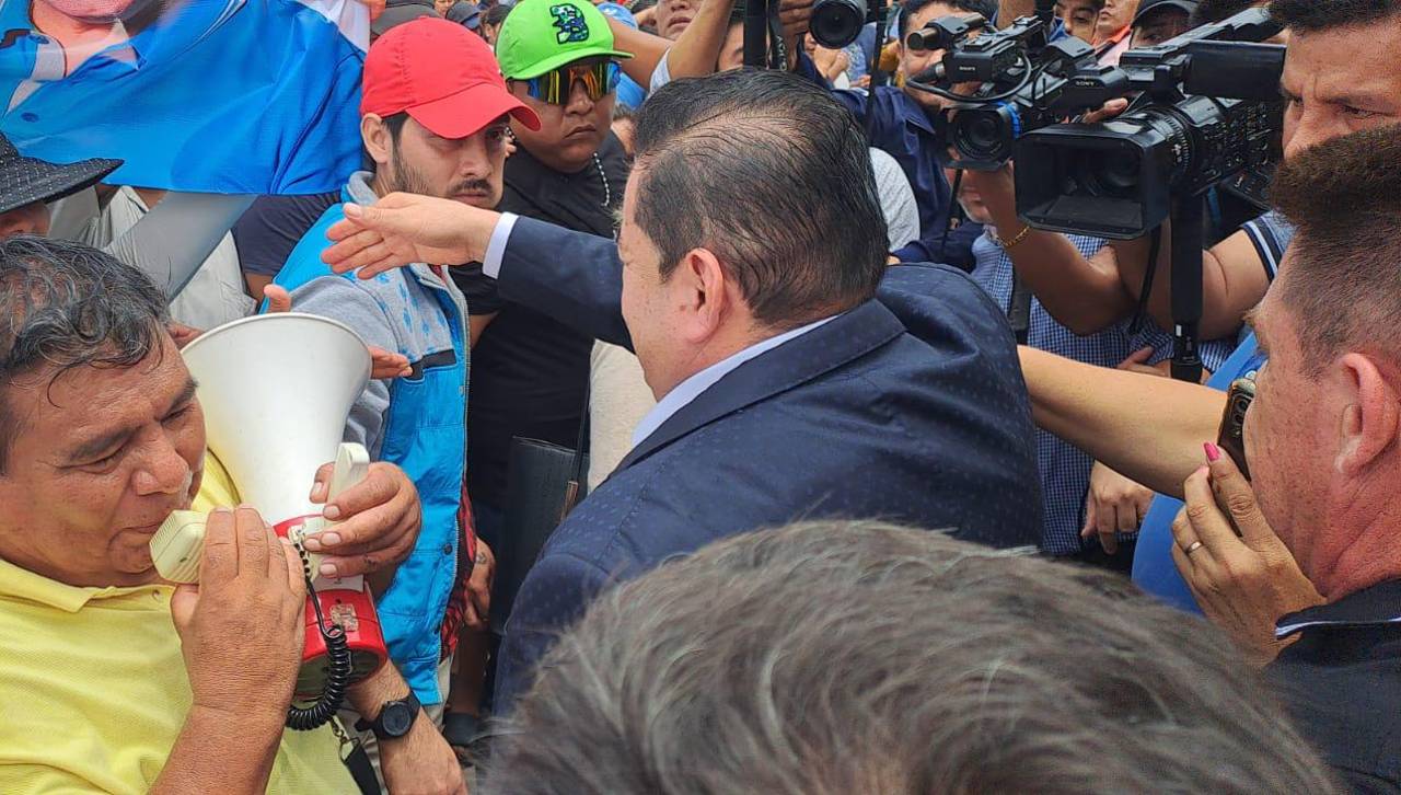 Caso pavimento: Alcalde Fernández llega a declarar y a su ingreso dice que no cree ser aprehendido