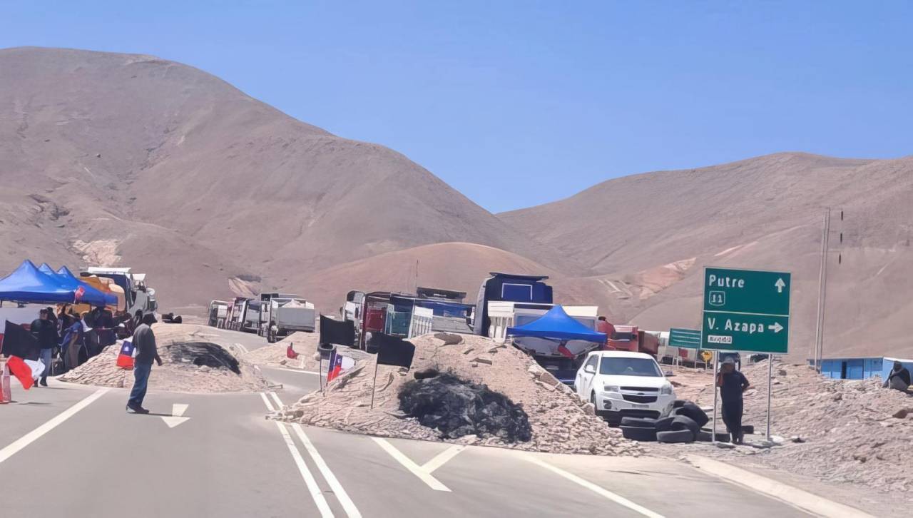 Ingresan 150 cisternas con combustible desde Chile tras cuarto intermedio en bloqueo en Arica, según la Cancillería