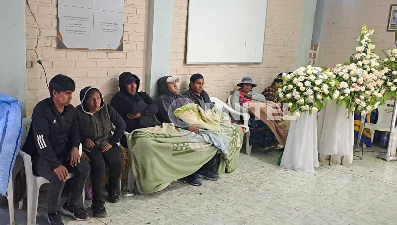 En medio del dolor y la consternación, velan los cuerpos de cinco niños y su madre