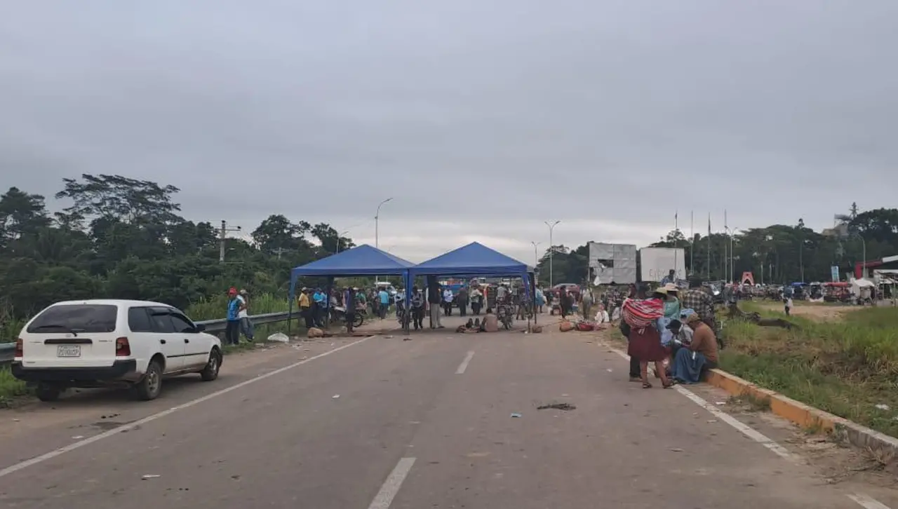En Santa Cruz hay al menos cuatro puntos de bloqueo que afectan la ruta al Beni y la vía nueva a Cochabamba