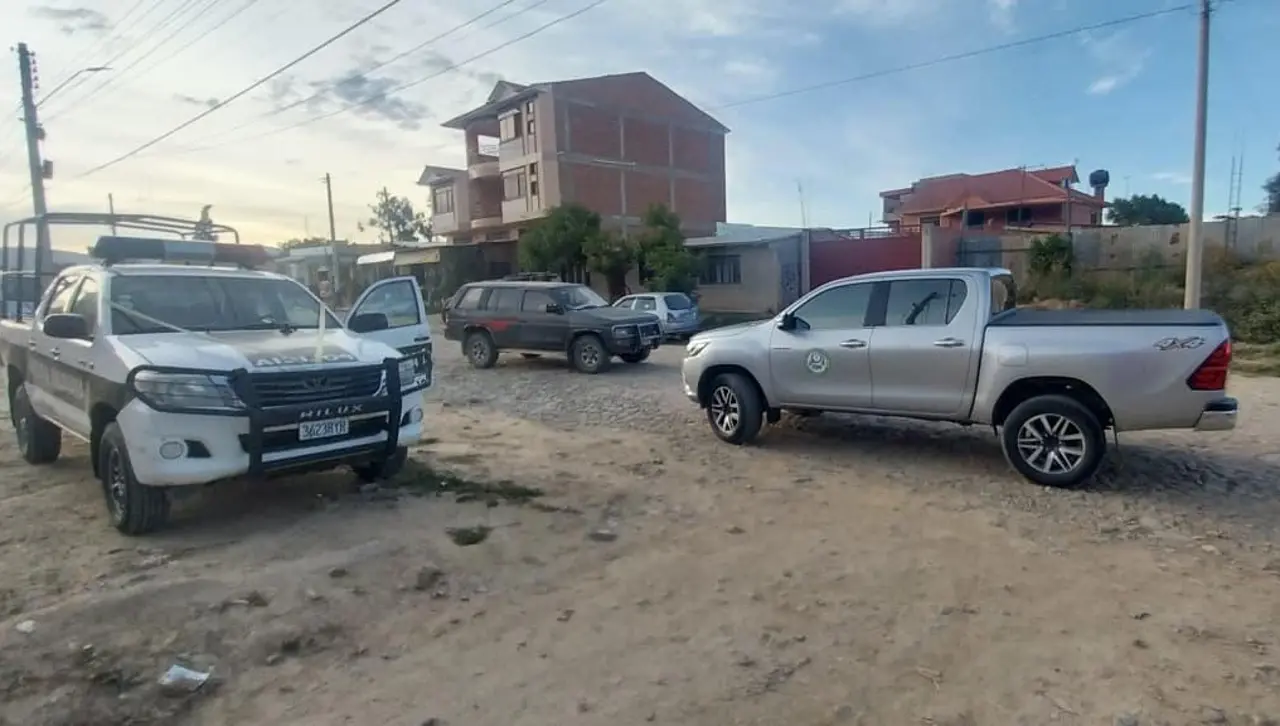 Un policía dispara a una mujer al menos tres veces y luego se quita la vida