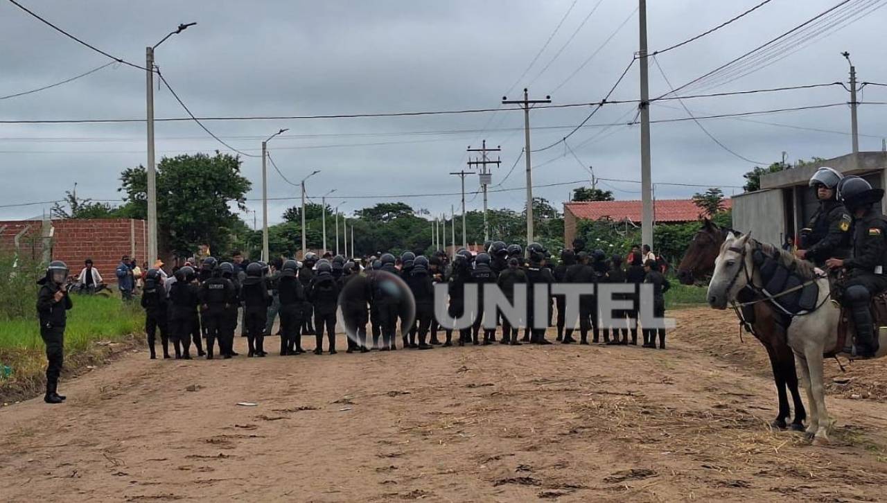 Policía comienza desalojo de un predio de 17 hectáreas que pertenece al Ministerio de Gobierno y que está atrás de Palmasola