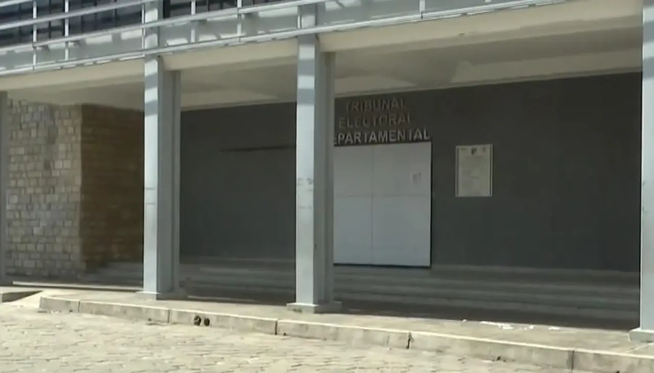 Subnacionales: Denuncian que el TED de Santa Cruz estaba cerrado, pese al anuncio de trabajo en feriado