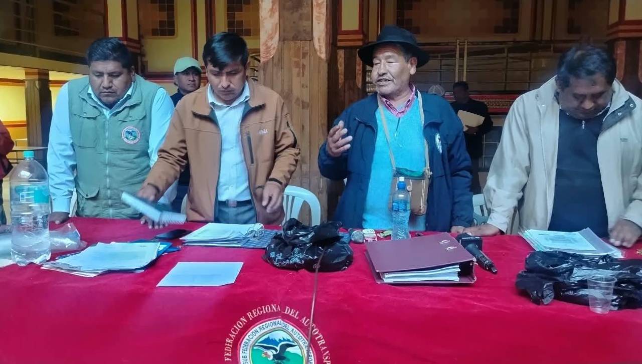 Transportistas de los Yungas anuncian que acatarán el paro del lunes por el fin de la subvención al diésel