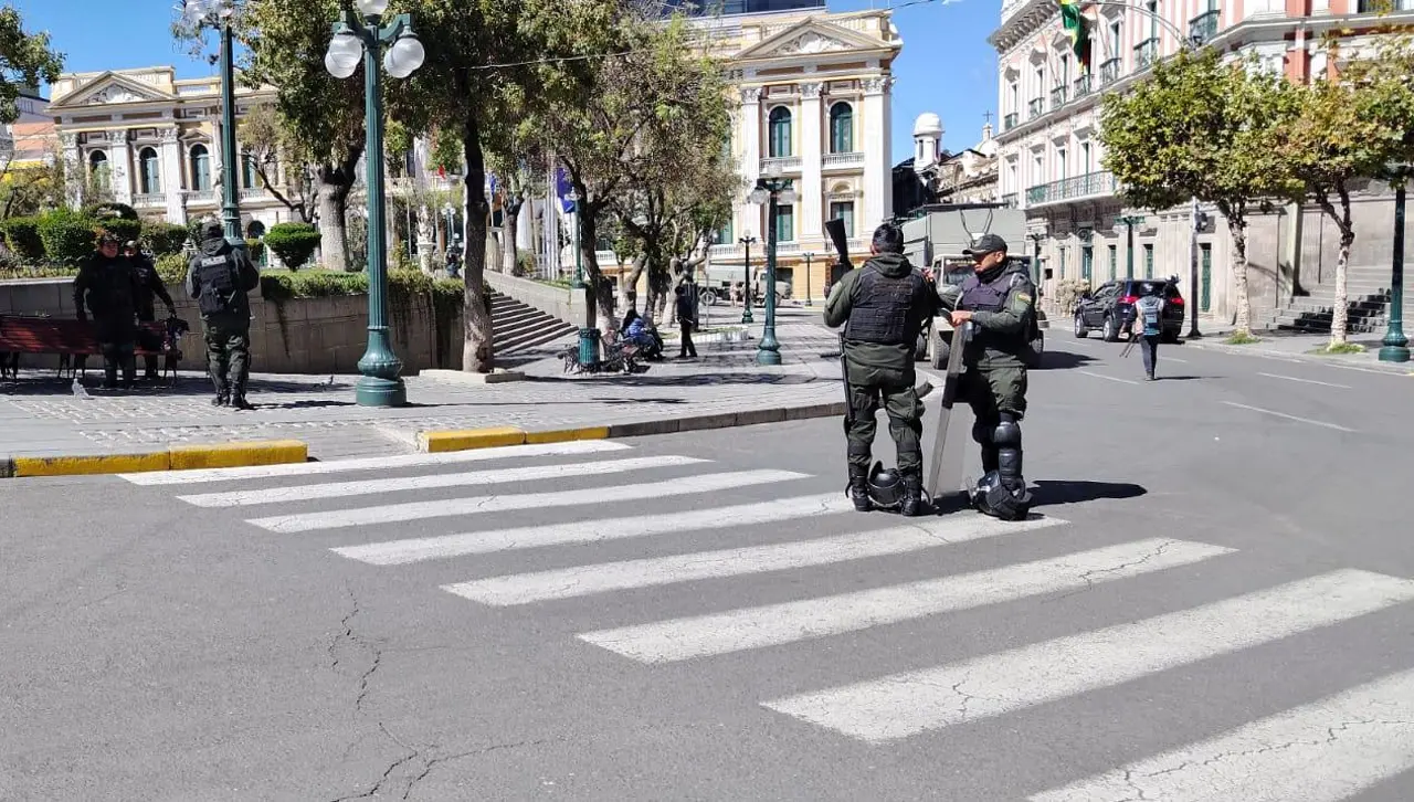 Policía alerta de nueva jornada de manifestaciones en La Paz y aclara que la Plaza Murillo está sin acceso