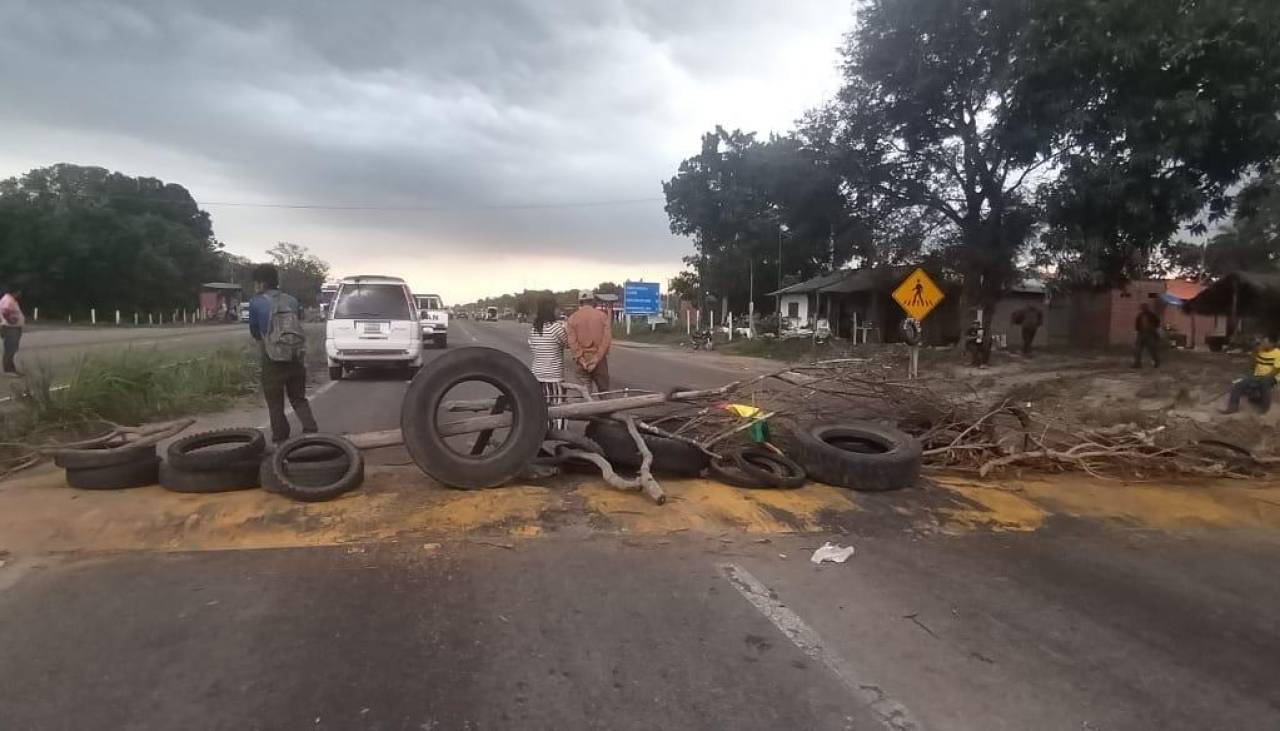 Tránsito confirma cuatro bloqueos en diferentes puntos del departamento de Santa Cruz 