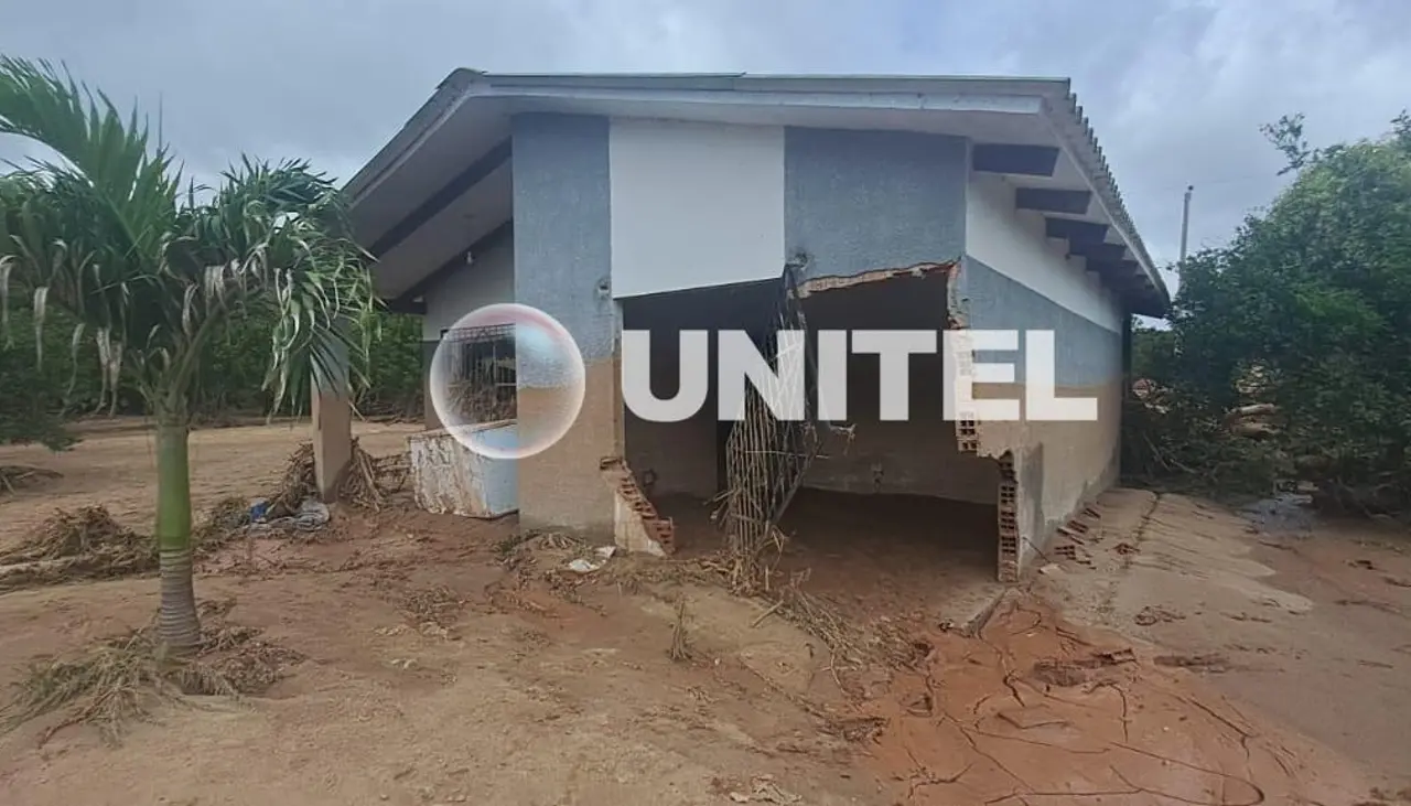 Una casa queda cubierta de lodo y la pareja que la habitaba está desaparecida