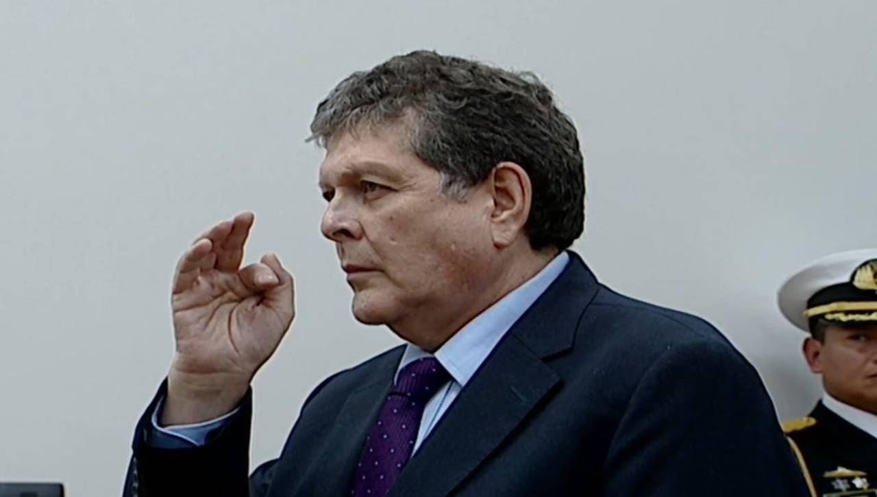 Rodrigo Paz posesiona a Marcelo Blanco Quintanilla como nuevo ministro de Hidrocarburos