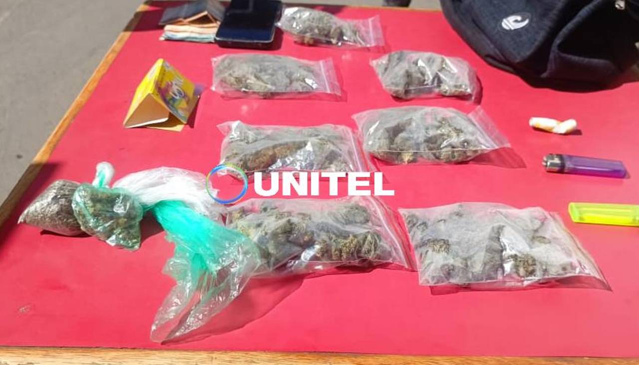 El “fuerte olor a marihuana” delató a un hombre que llevaba droga en una mochila en El Alto