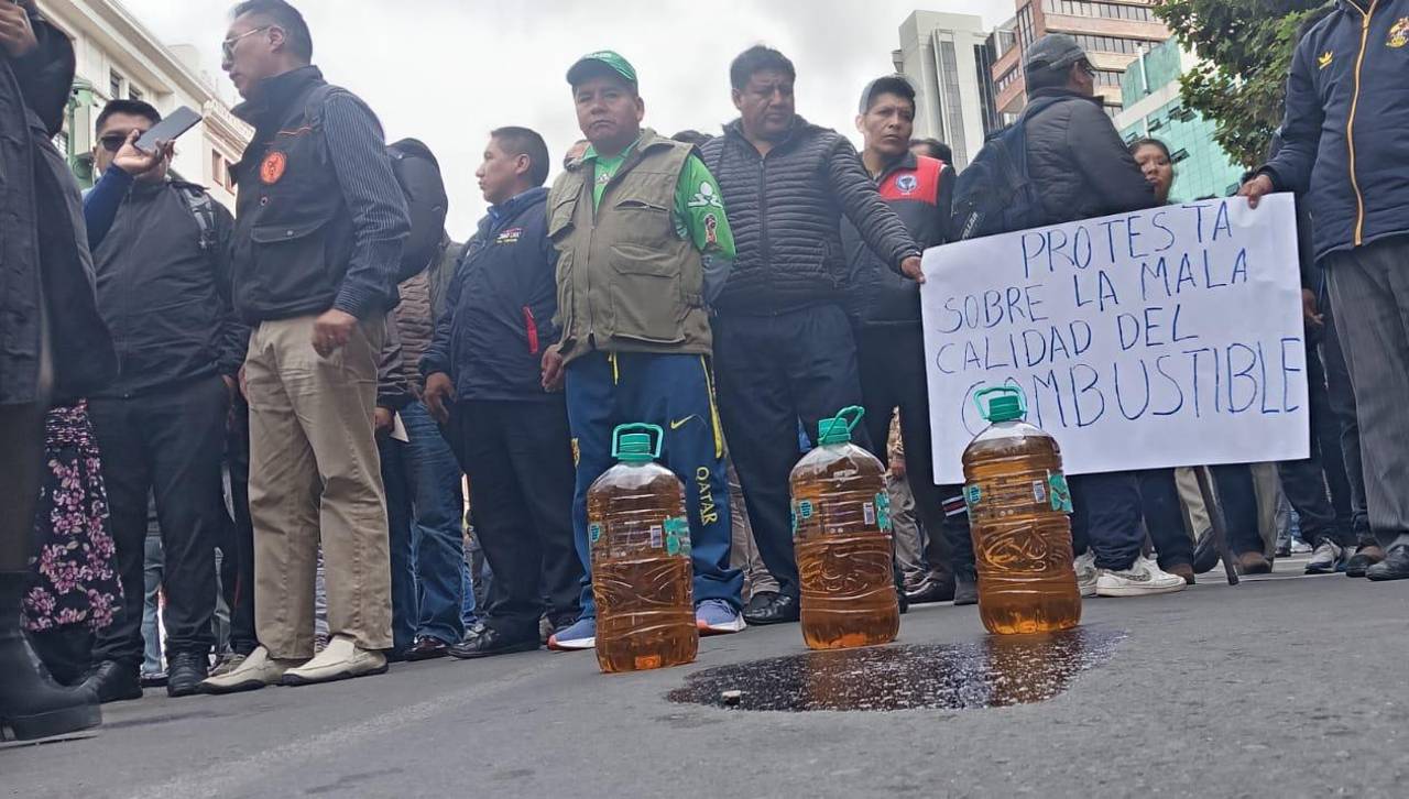 Choferes de La Paz llegan a un acuerdo con el Gobierno para iniciar resarcimiento por gasolina ‘desestabilizada’