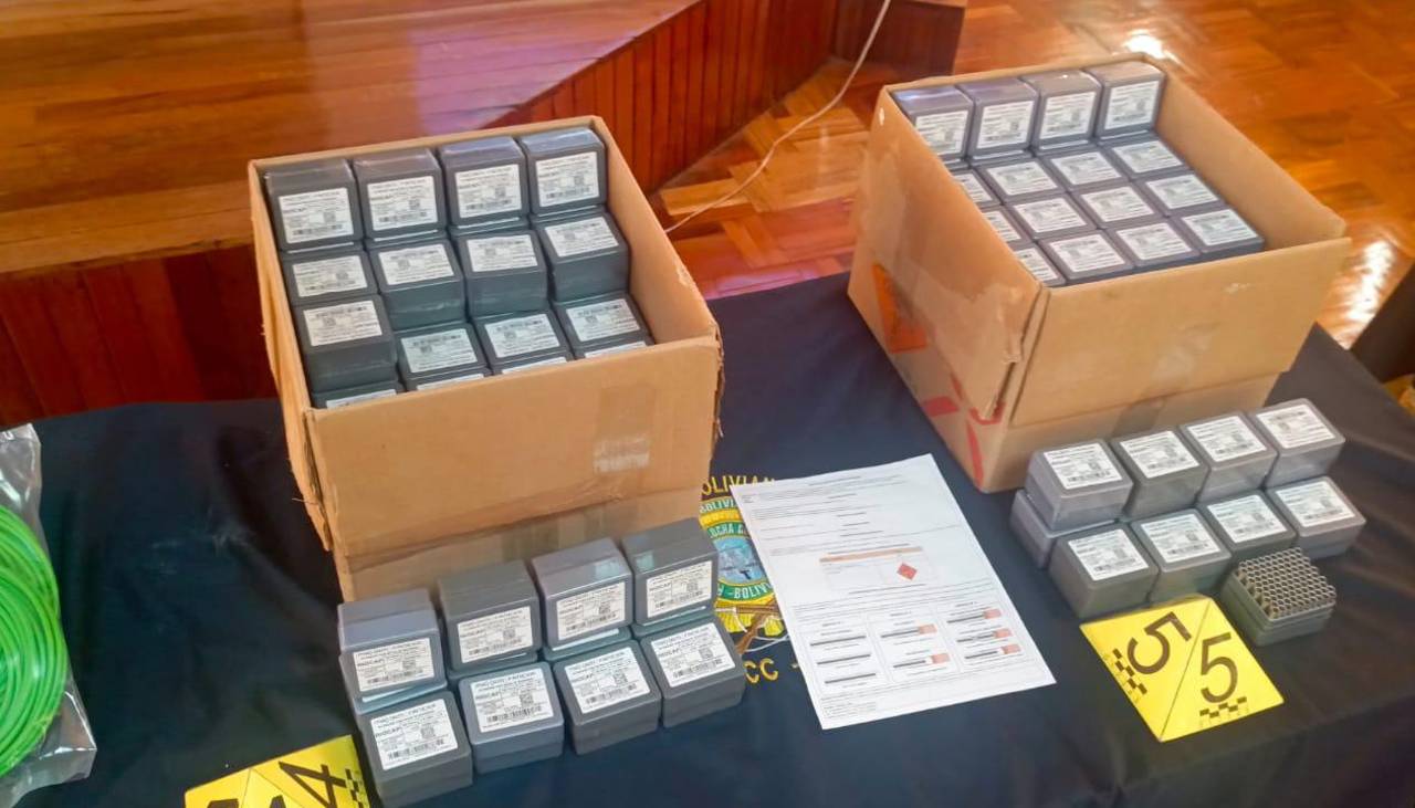 Aprehenden a dos hombres con 47 explosivos y 20.000 cartuchos de dinamita; se sospecha que era para marcha evista
