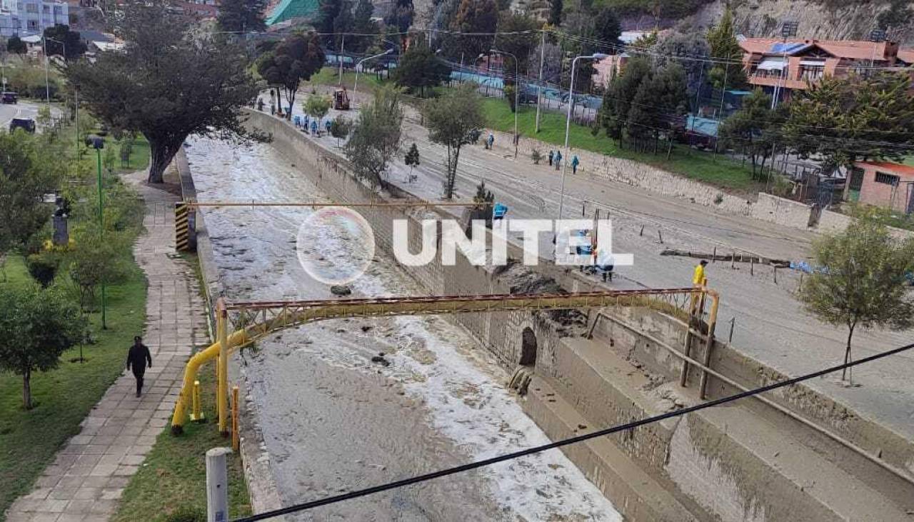 Alcaldía paceña cierra la circulación en dos avenidas debido a los trabajos por la inundación en Bajo Llojeta