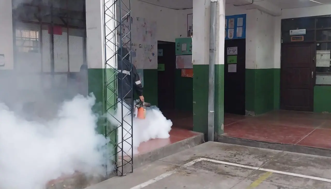 Suspenden clases en colegio donde se confirmó dos casos de hepatitis y hay al menos 10 sospechosos