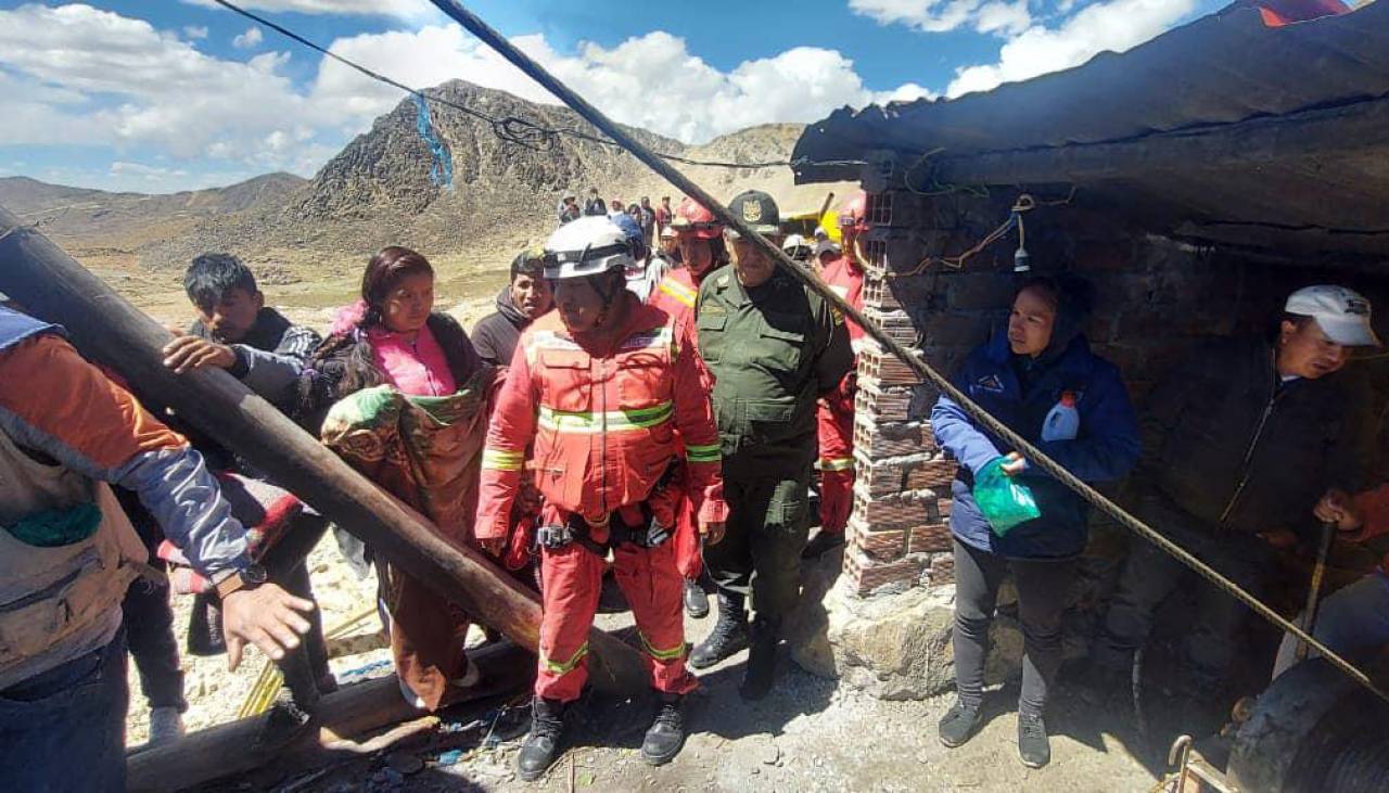 Potosí: Tres hermanos mineros y un adolescente mueren tras caer 200 metros en una mina, dice la Policía 