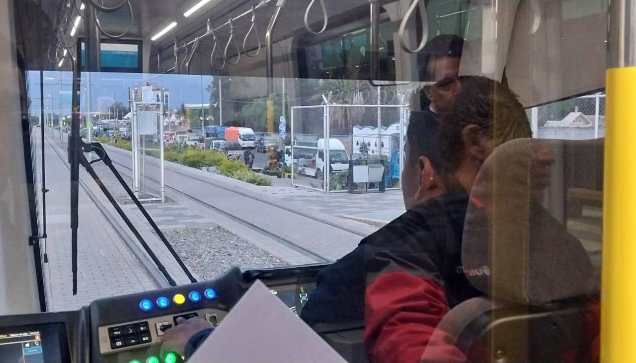 La línea amarilla del Tren Metropolitano ya realizó oficialmente su primer viaje
