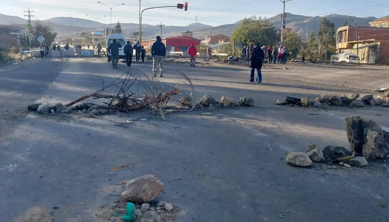 Bloqueos interrumpen el normal desarrollo de las clases escolares en municipios de Cochabamba
