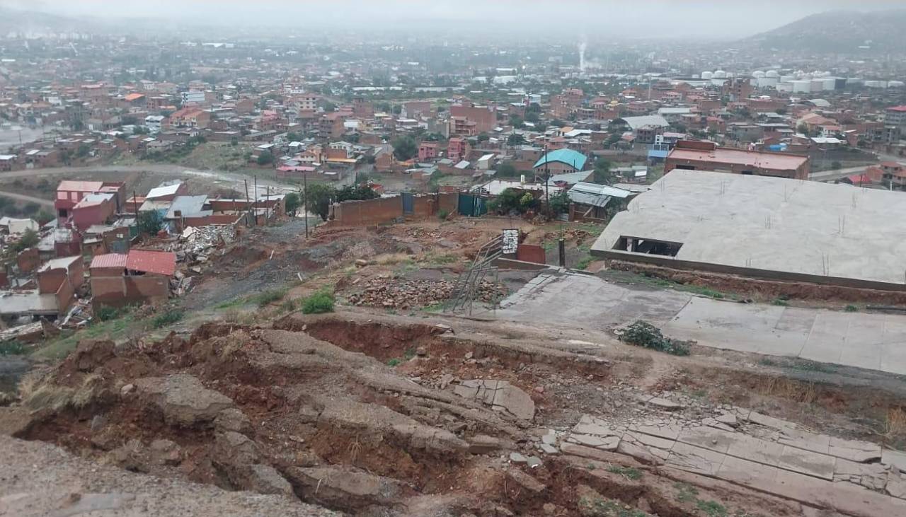 Debido a las constantes lluvias, al menos 50 viviendas corren el riesgo de colapsar en Cochabamba