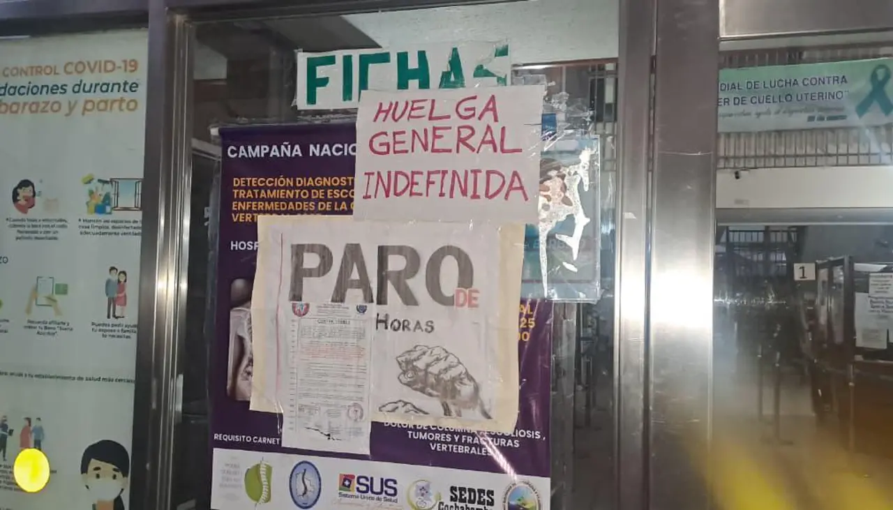 Trabajadores de salud de Cochabamba retoman su paro indefinido en demanda al pago del bono de vacunación