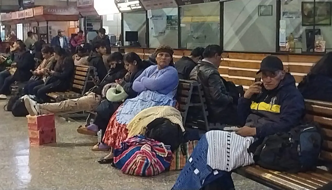 Feriado: Sube la afluencia de viajeros en la terminal de buses de Cochabamba por el fin de semana largo 