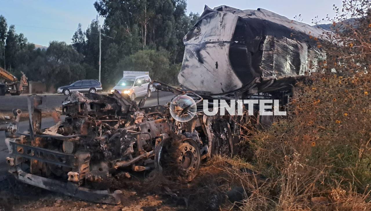 Una falla mecánica pudo causar la triple colisión donde murieron dos conductores carbonizados, según Tránsito