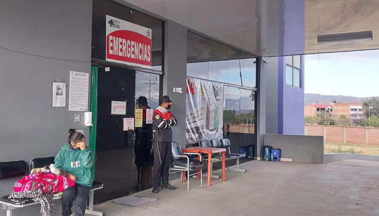 Joven fue golpeada con un martillo y herida con un arma blanca por su expareja, que se dio a la fuga