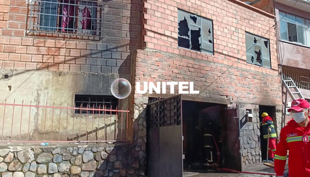 Incendio consume las dos plantas de una vivienda en la zona de Bella Vista
