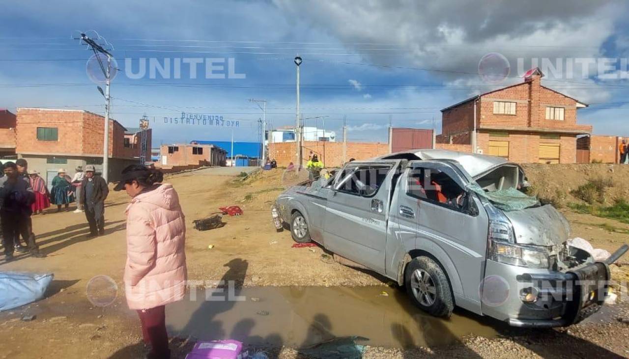 Sube a 14 la cifra de muertos por el choque entre un minibús y un camión en la carretera La Paz - Oruro