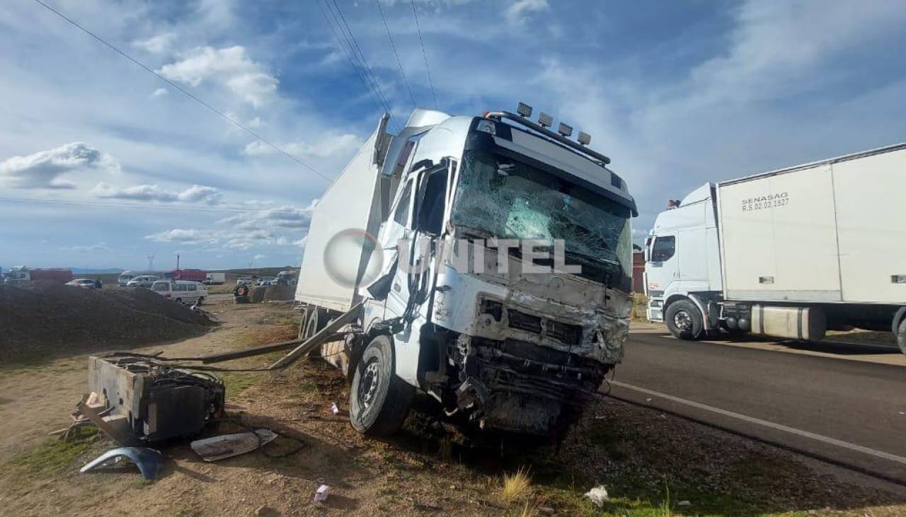 Esta es la lista de fallecidos identificados en el choque entre un camión y un minibús en la carretera La Paz - Oruro