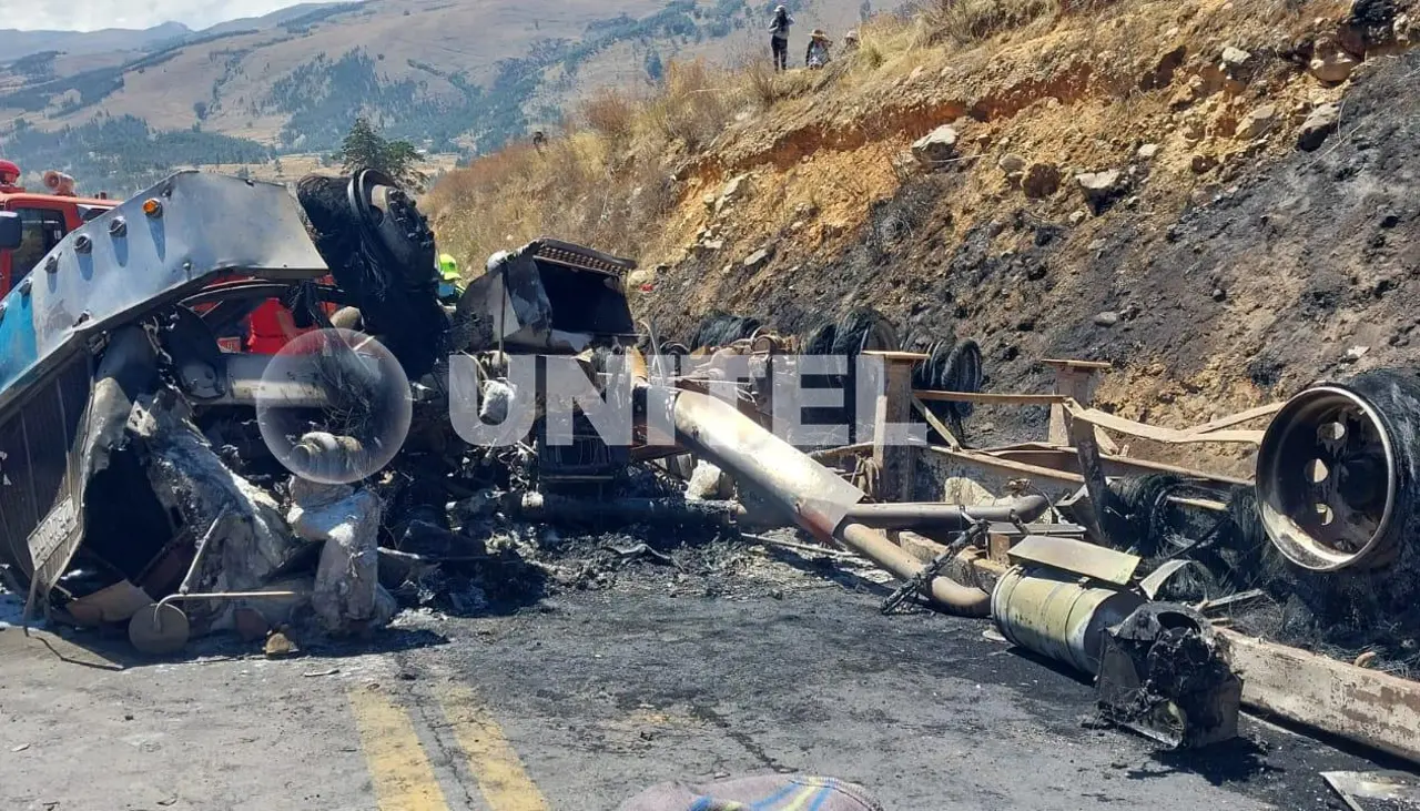 Dos personas mueren carbonizadas al interior de un camión tras vuelco en la ruta nueva Cochabamba-Santa Cruz