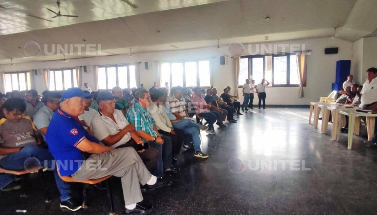 Santa Cruz: Micreros están reunidos de emergencia en un ampliado por el incremento del pasaje 